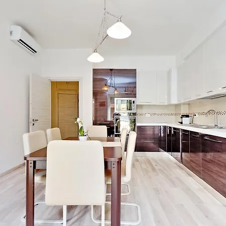 Oksana's Bernadette Apartment Rome