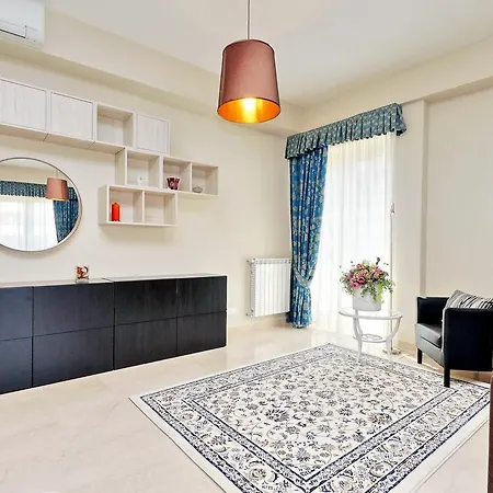 I Trionfale På 130 M². Soveværelser: 3. Private Badeværelser: 2. Lejlighed